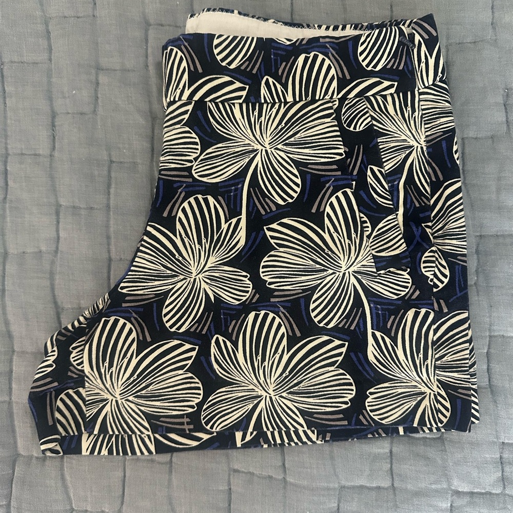 Women’s J. Crew Patterned Shorts | Size 6 - Picture 4 of 6